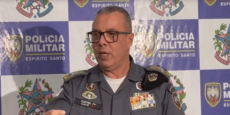 Policiais envolvidos em morte de rapaz já estão presos, diz comandante da PM