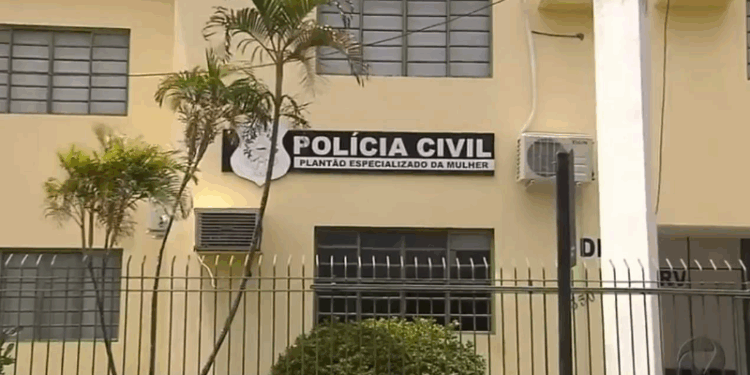 Jovem grávida de 8 meses é agredida a cadeiradas em Cariacica