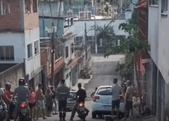 Jovem é baleado por suspeitos em um carro em bairro de Vila Velha