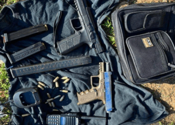 Polícia apreende armas tcheca e israelense em operação contra homicidas e traficantes