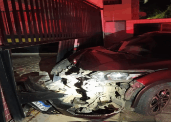 Motorista alcoolizado foge de fiscalização, bate em muro e acaba preso em Guarapari