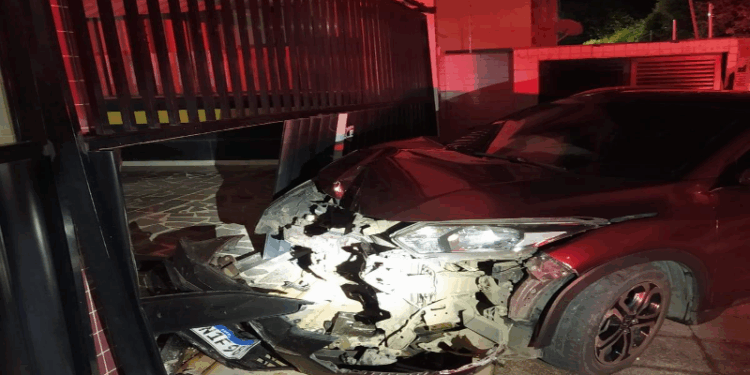 Motorista alcoolizado foge de fiscalização, bate em muro e acaba preso em Guarapari