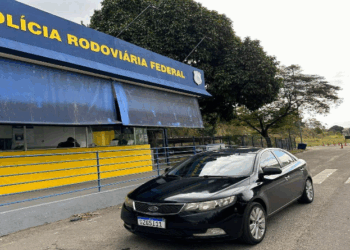 Filho é preso pela PRF após mãe comprar veículo roubado no ES