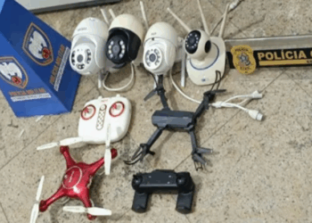 Traficantes instalam câmeras em casas de moradores e usam até drones para monitorar polícia e rivais