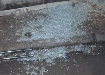 Sargento é baleado na porta de DPM no Bairro da Penha
