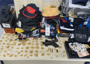 Trio é preso por roubar mais de 200 peças de roupas e joias em loja em Vila Velha