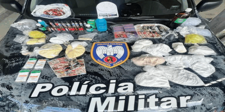 PM flagra fentanil em laboratório do tráfico no Bairro da Penha