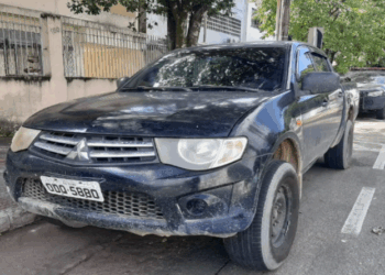 PC com sinais de embriaguez é preso após cair em blitz com carro da polícia, recusar bafômetro e xingar PM em Vitória
