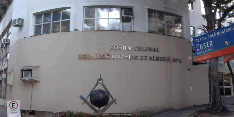 Advogada apontada como ‘pombo-correio do tráfico’ está foragida