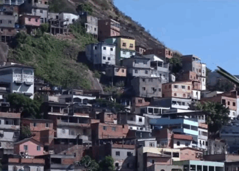 Homem é espancado e baleado após ficar com “mulher casada” em baile funk, em Vitória