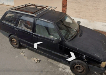 Mesmo sem bateria, carro é empurrado durante roubo em Vila Velha