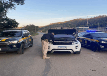 Carro de luxo roubado em Minas é recuperado pela PRF no ES