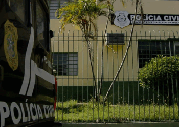 Mulher é agredida pelo ex com uma telha na frente da filha e suspeito acaba preso