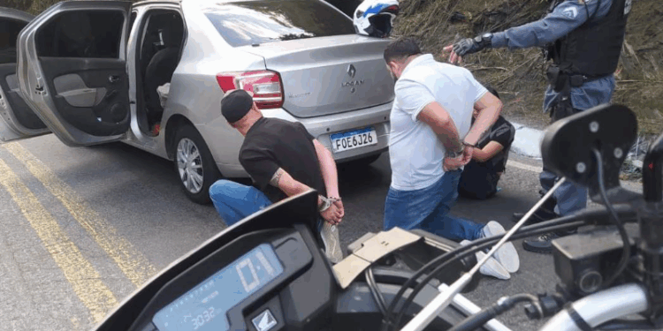 Colombianos furtam carro no Centro de Vitória e usam aparelho para inibir alarme