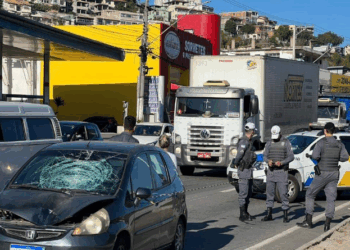 Homem morre após ser atropelado por carro na BR-262, em Cariacica