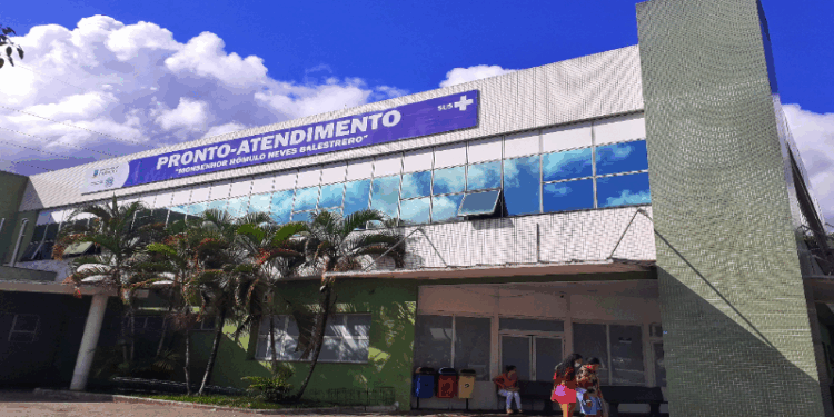 Mulher tem ataque de fúria e é presa após quebrar equipamentos do PA de Alto Lage