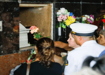 Crianças vítimas de ataque a creche são enterradas em Blumenau