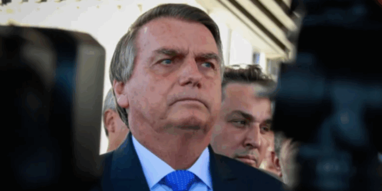 Bolsonaro depõe na PF em inquérito que investiga senador Marcos do Val