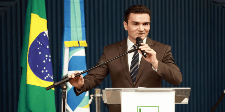 Celso Sabino aceita convite de Lula para o Ministério do Turismo
