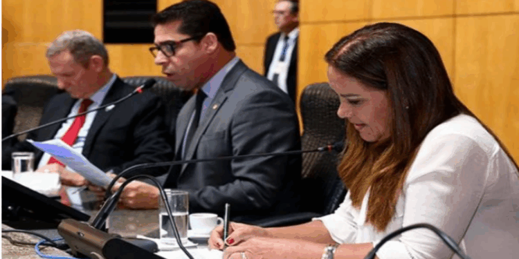 Assembleia do ES aprova tíquete-alimentação de R$ 1,8 mil a deputados