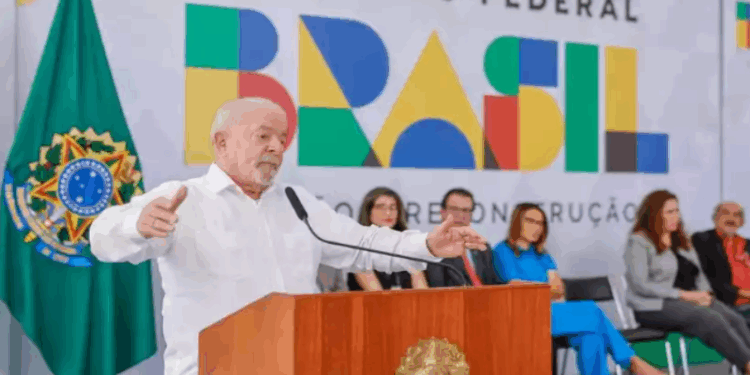 Lula defende políticos: ‘Se tem uma profissão honesta, é a do político’