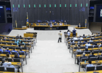 Câmara Federal atende pedido do PSOL e custeará passagens aéreas para filhos de deputados