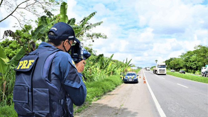PRF alerta sobre os riscos do excesso de velocidade nesse carnaval
