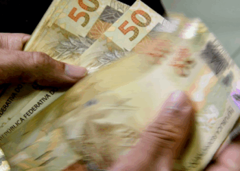 Lula confirma aumento do salário mínimo para R$ 1.320 em maio