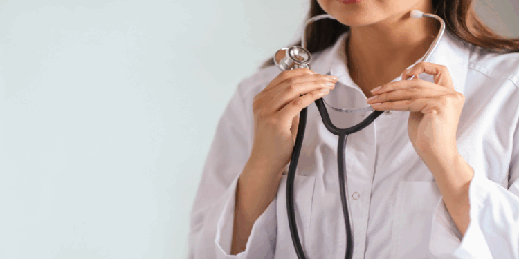 Até 2024, maioria dos profissionais da medicina será mulher, projeta estudo