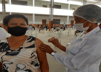 Estado inicia distribuição de doses de vacina bivalente para enfrentamento à Covid-19