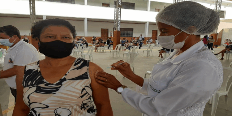 Estado inicia distribuição de doses de vacina bivalente para enfrentamento à Covid-19