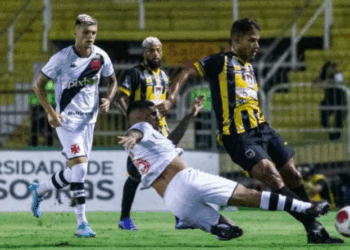 Vasco joga mal e perde para o Volta Redonda no Kleber Andrade