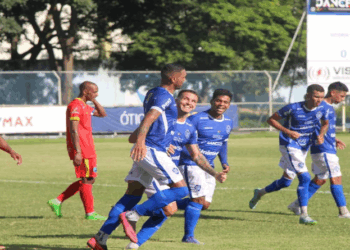Vitória vence o Vilavelhense, segue invicto e assume liderança do Capixabão