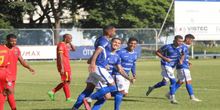 Vitória vence o Vilavelhense, segue invicto e assume liderança do Capixabão