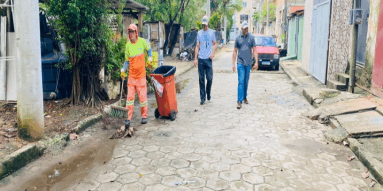 Coleta Vix: Campanha de conscientização tem início no bairro Resistência