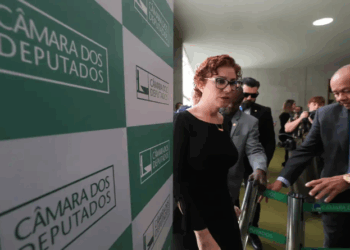 Hugo Motta diz que providências sobre Zambelli já estão sendo tomadas
