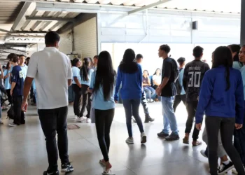 Estudantes do Pé-de-Meia podem escolher como investir benefício