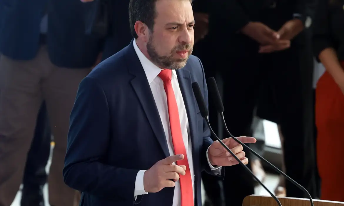 Valter Campanato/Agência Brasil Brasília (DF), 29/10/2025 - O novo o Secretário-Geral da Presidência da República, Guilherme Boulos, fala durante cerimônia de posse, realizada no Palácio do Planalto. Foto: Valter Campanato/Agência Brasil