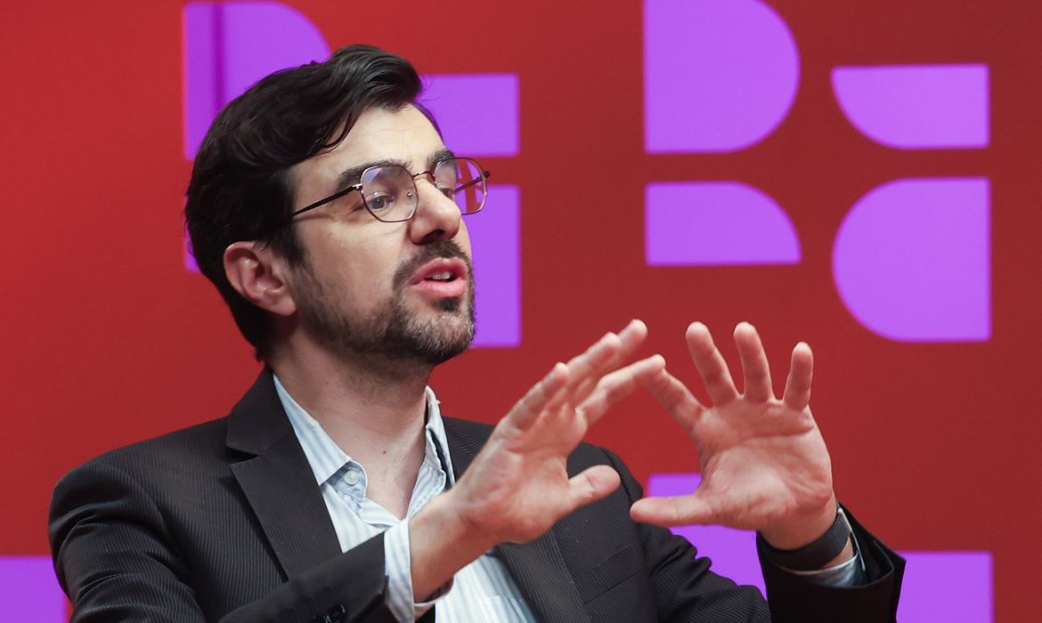 Valter Campanato/Agência Brasil Brasília - 11/11/2025 -Brasília (DF), 11/11/2025 – Secretário de política econômica, Guilherme Mello, é o convidado do programa DR com Demori, na Empresa Brasil de Comunicação (EBC).
Foto: Valter Campanato/Agência Brasil