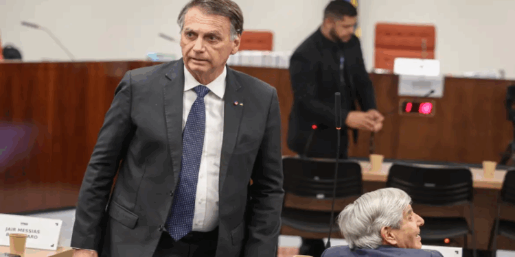 Prisão domiciliar: saiba o que Bolsonaro está proibido de fazer