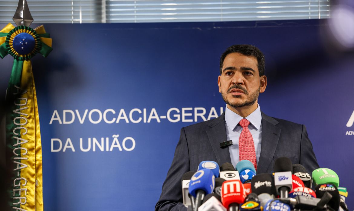 José Cruz/Agência Brasil Brasília (DF), 01/07/2025 - o ministro da AGU, Jorge Messias, informou que a ação declaratória de constitucionalidade foi apresentada após solicitação feita pelo presidente Luiz Inácio Lula da Silva e com base em estudo técnico e jurídico solicitado ao órgão na semana passada.
Foto: José Cruz/Agência Brasil