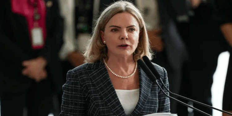 Gleisi Hoffmann tem agenda de reuniões com líderes do Congresso