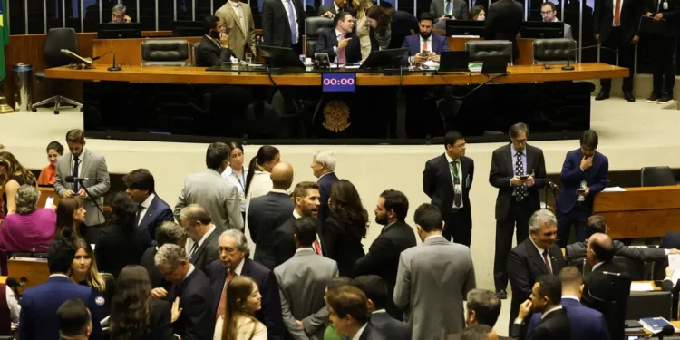 Câmara aprova projeto que dificulta abortos legais em crianças