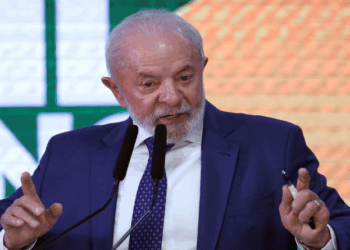 Lula cobra regulamentação de lei sobre economia solidária