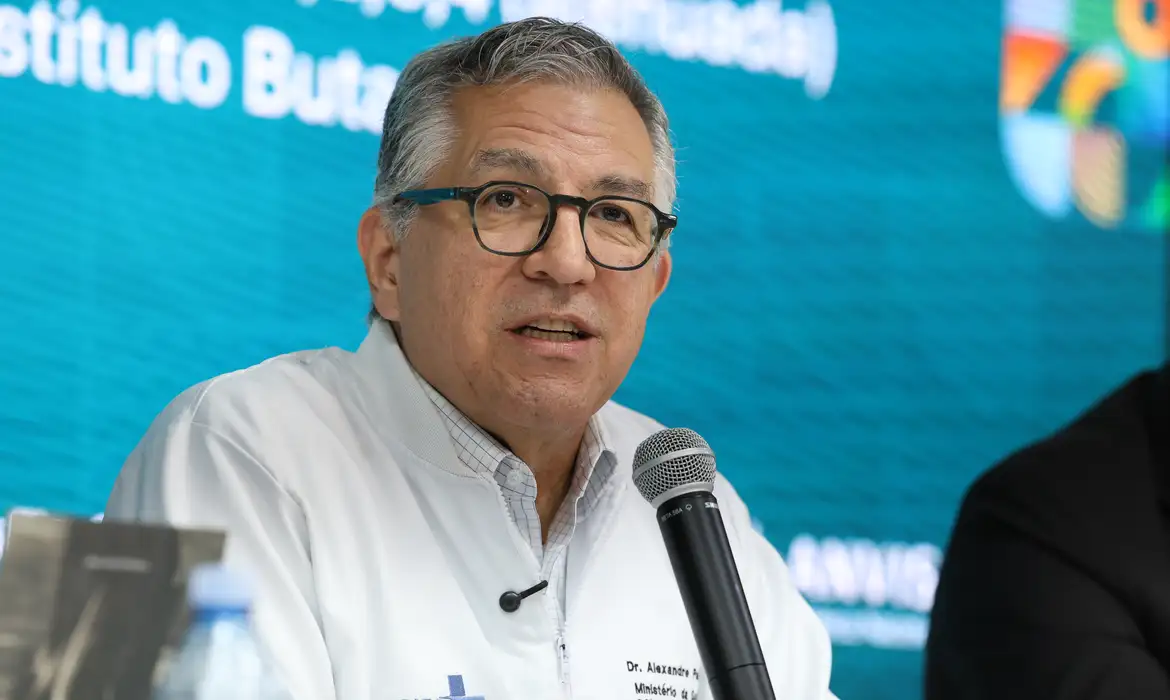 São Paulo (SP), 26/11/2025 - O ministro da Saúde, Alexandre Padilha, fala durante coletiva de imprensa sobre aprovação da Agência Nacional de Vigilância Sanitária - Anvisa para o registro de vacina nacional contra dengue do Instituto Butantan. Foto: Rovena Rosa/Agência Brasil