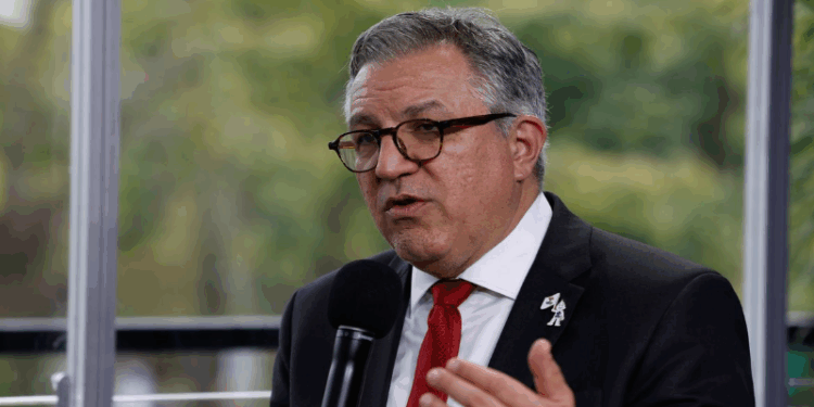 EUA cancelam vistos da filha e da esposa do ministro Alexandre Padilha