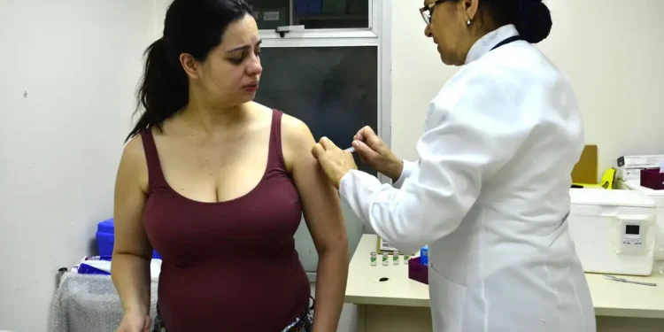 Saiba como será oferta de vacina que previne bronquiolite em bebês