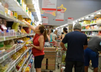 Mudanças no vale-alimentação ajudam a combater inflação , diz Abras