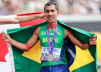 Caio Bonfim é prata na prova de 35 km do Mundial de Atletismo