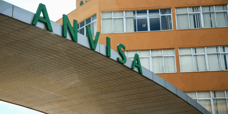 CFM pede à Anvisa banimento do uso de PMMA para preenchimento estético